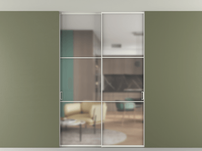 Алюминевая перегородка АЛПР 040.03_АСР_Matelux Crystalvision_new. Цвет Алюминий серый. Материал Алюминий в эмали. Коллекция Перегородка Formato внутри проёма двустворчатая со скрытым креплением в потолок. Картинка.